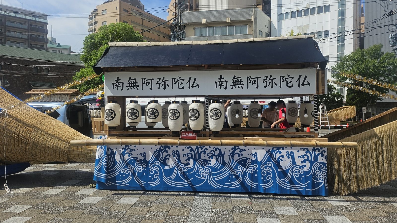 支度をする人たち